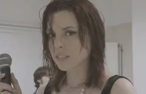 Mia Nicolai piswoest door kritiek op vals optreden: ‘Doe het dan zelf!’ Mia Nicolai