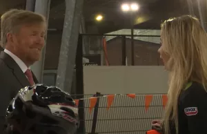 Stamelende Willem Alexander bloost tijdens gesprek met Jutta Leerdam Willem Alexander