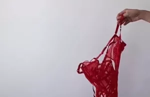 Mannelijk Nederland aan buis gekluisterd bij Lang Leve de Liefde, Anita trekt bh uit! Lang Leve de Liefde