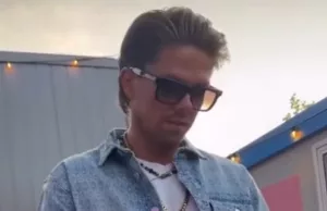 André Hazes op heterdaad betrapt op toilet: ‘Dat is niet Monique!’ André Hazes