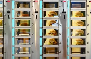 Dit betaal je tegenwoordig voor 2 friet, 4 kroketten en 2 milkshakes bij de Febo! Betaal