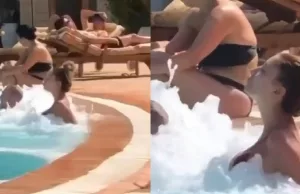 Jongedame lijkt iets teveel te genieten van de jet stream in het bubbelbad Bubbelbad