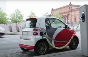 Toch maar weer benzine: ‘Zó bizar veel belasting betaal je voor elektrische auto in 2026!’ Elektrische auto