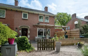 Rijtjeshuis op Funda lijkt doodnormaal, tot je de kelder ziet! Funda