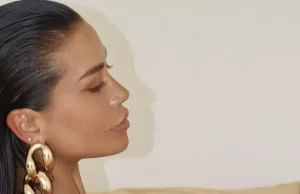 Zien: Jaimie Vaes schittert na foto’s in de Playboy ook in foute film! Jaimie Vaes