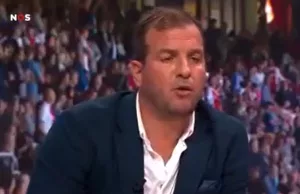 Beelden: Rafael van der Vaart straalbezopen in beschamende aflevering NOS Studio Voetbal! Rafael van der Vaart