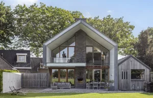 Foto’s: Verkoper van huis op Funda heeft FEBO-snackmuur laten instaleren in de keuken! Funda