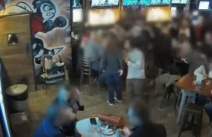 Zien: Vrouw bevalt in dorpscafé zodat vriend bij bevalling kan zijn! Bevalling