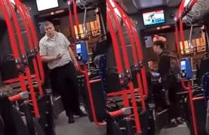 Niet-betalende droeftoeter gaat hé-le-maal los tegen buschauffeur: ‘&%$# racist!’ Buschauffeur