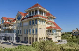 Louis van Gaal zet huis op Funda, opvallende foto naast zijn bed gaat viraal! Louis van Gaal