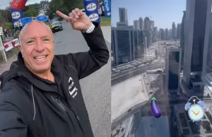 Tom Coronel doet een Driesje: Klokkenspel te zien in weerspiegeling! Tom Coronel