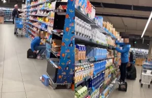 Duitser stomverbaasd door kinderen die in de Albert Heijn werken: ‘Worden jullie gedwongen?’ Albert Heijn