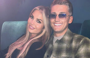 Oei: Mart Hoogkamer op heterdaad betrapt, meisje maakt foto in hotelkamer! Mart Hoogkamer