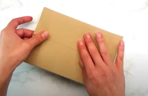 Medewerkers van het LUMC hebben het meest lullige Kerstpakket óóit gekregen! Kerstpakket