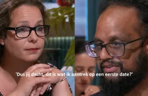 First Dates-kreng kraakt kledingkeuze van date af terwijl ze haar chihuahua op tafel zet! First Dates