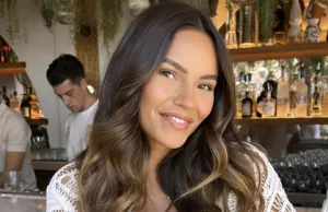 Monica Geuze laat nieuw sportsetje zien, maar fans kijken naar iets heel anders! Monica Geuze