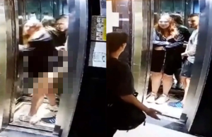 Stelletje op heterdaad betrapt door de buurvrouw in de lift! Buurvrouw