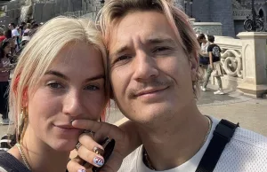 Maan op heterdaad betrapt met andere jongen: ‘Hongerige meid!’ Maan