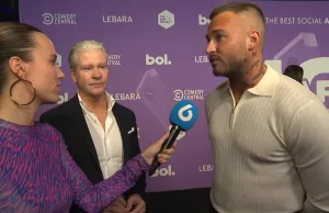 Dave Roelvink pakt Sam Hofman aan op Social Awards na doodwensen Dries Roelvink! Dave Roelvink
