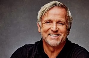 Onwerkelijk nieuws betreft Gordon: ‘Hij is van een balkon gesprongen.’ Gordon