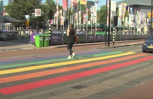 Hagenees schildert regenboogzebrapad terug in originele kleuren, maar dan… Regenboogzebrapad