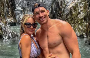 Rico Verhoeven verschijnt bont en blauw: ‘Zijn vriendin heeft hem aangepakt!’ Rico Verhoeven