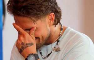 André Hazes buigt voor Rachel Hazes: ‘Hij heeft getekend voor junior!’ André Hazes