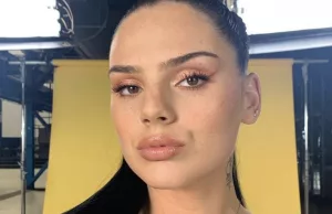 Famke Louise laat zich onder haar rok fotograferen: ‘Nu ga je echt te ver!’ Famke Louise