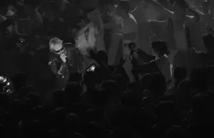 Bizarre beelden: Complete chaos tijdens eerste keer live Europapa van Joost Klein! Joost Klein