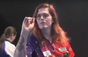 Nederlandse dartsters stappen op omdat teamgenoot een trans vrouw is! Trans vrouw