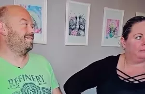 Gast wordt gevraagd naar zijn trouwdatum en zit er 14 jaar en één maand naast! Trouwdatum