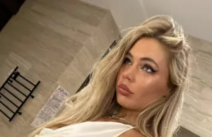 Fans zien dat Jutta Leerdam het wel érg koud heeft in haar jurkje! Jutta Leerdam