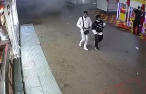 Ruziemakers op kermis krijgen hun eerste kennismaking met kermis-medewerkers! Kermis-medewerkers