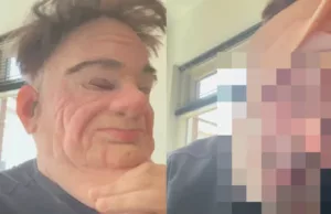 Boer Harm trekt zélf zijn masker af en onthult identiteit: ‘Ik ben ’t zat!’ Boer Harm