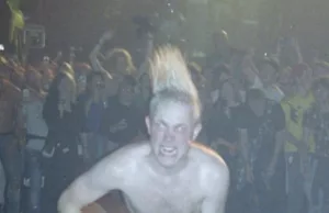 Zien: Joost Klein herpakt zich en gaat helemaal los in nachtclub in Malmö! Joost Klein