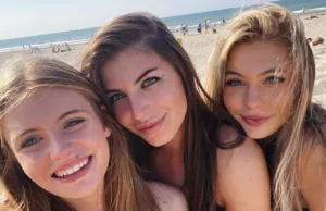 Prachtige beelden: Jutta Leerdam en zussen rennen in te kleine bikini’s de zee in! Jutta Leerdam