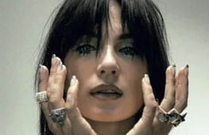 Ongekende tegenslag voor Maan: ‘Carrière voorbij en dit is haar vervanger!’ Maan