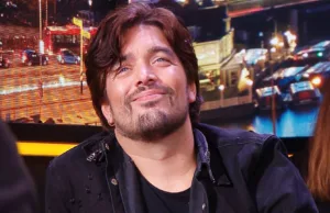 Dit staat er nog op de bankrekening van Waylon: ‘Daarom wil hij meedoen aan The Voice!’ Waylon