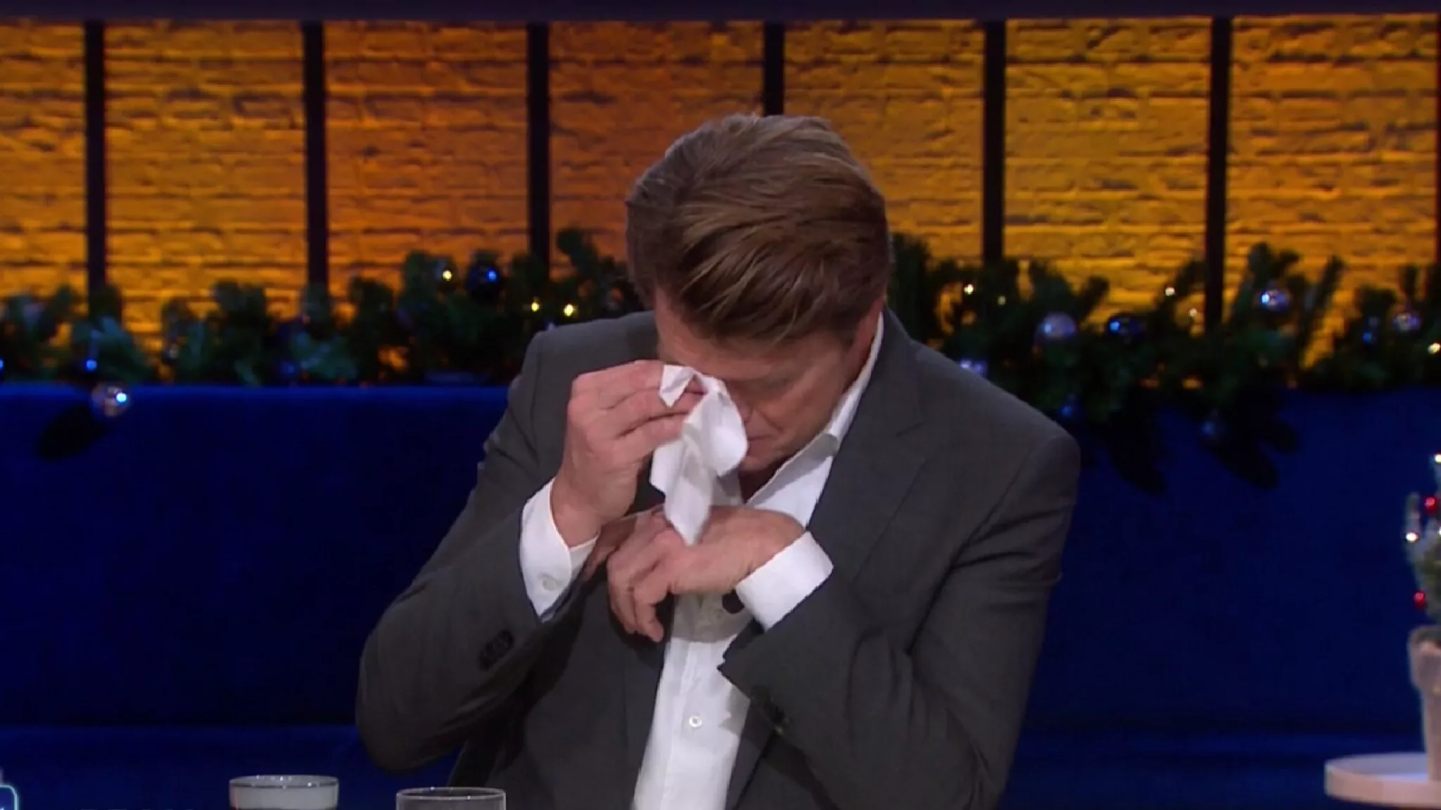 Beau van Erven Dorens compleet in tranen: 'Zoon al twéé dagen spoorloos!'