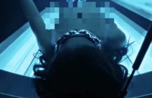 Maan verschijnt plots in wel héél bloot pakje en mannelijk Nederland is weer fan! Maan