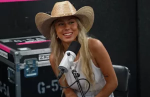 Het Hawk Tuah-meisje doet voor het eerst haar verhaal over plotselinge beroemdheid! Hawk Tuah-meisje