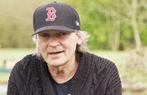 Omstanders compleet verbijsterd door wildplassende Matthijs van Nieuwkerk! Matthijs van Nieuwkerk