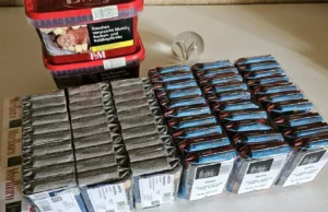 Verstokte roker laat zien hoeveel hij bespaard door in Duitsland sigaretten te kopen!