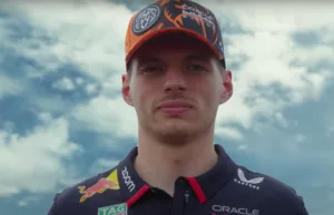 Fans verbaasd door strandfoto van Max Verstappen: ‘Ah, dáárom win je niet meer!’ Max Verstappen