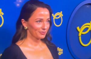 Kijkers van Televizier-Ring Gala verbijsterd door decolleté van Anke de Jong! Anke de Jong