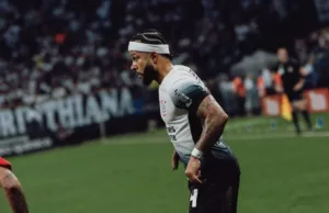 Memphis Depay compleet belachelijk gemaakt in Brazilië vanwege deze beelden! Memphis Depay