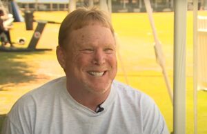 69-jarige Mark is miljardair en heeft een 26-jarige vriendin: ‘Ze viel voor mijn mooie glimlach!’ Miljardair