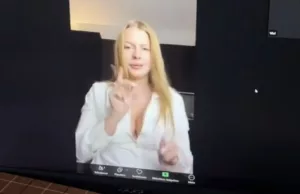 Dit is de reden dat je niet opstaat tijdens een videocall met collega’s vanuit huis! Videocall