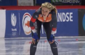 Beelden: Jutta Leerdam schaatst rondjes in Japan met een gat in haar broek! Jutta Leerdam