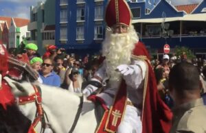 Het Sinterklaasfeest op Curaçao blijkt wel gewoon nog een gezellig kinderfeestje te zijn! Sinterklaasfeest